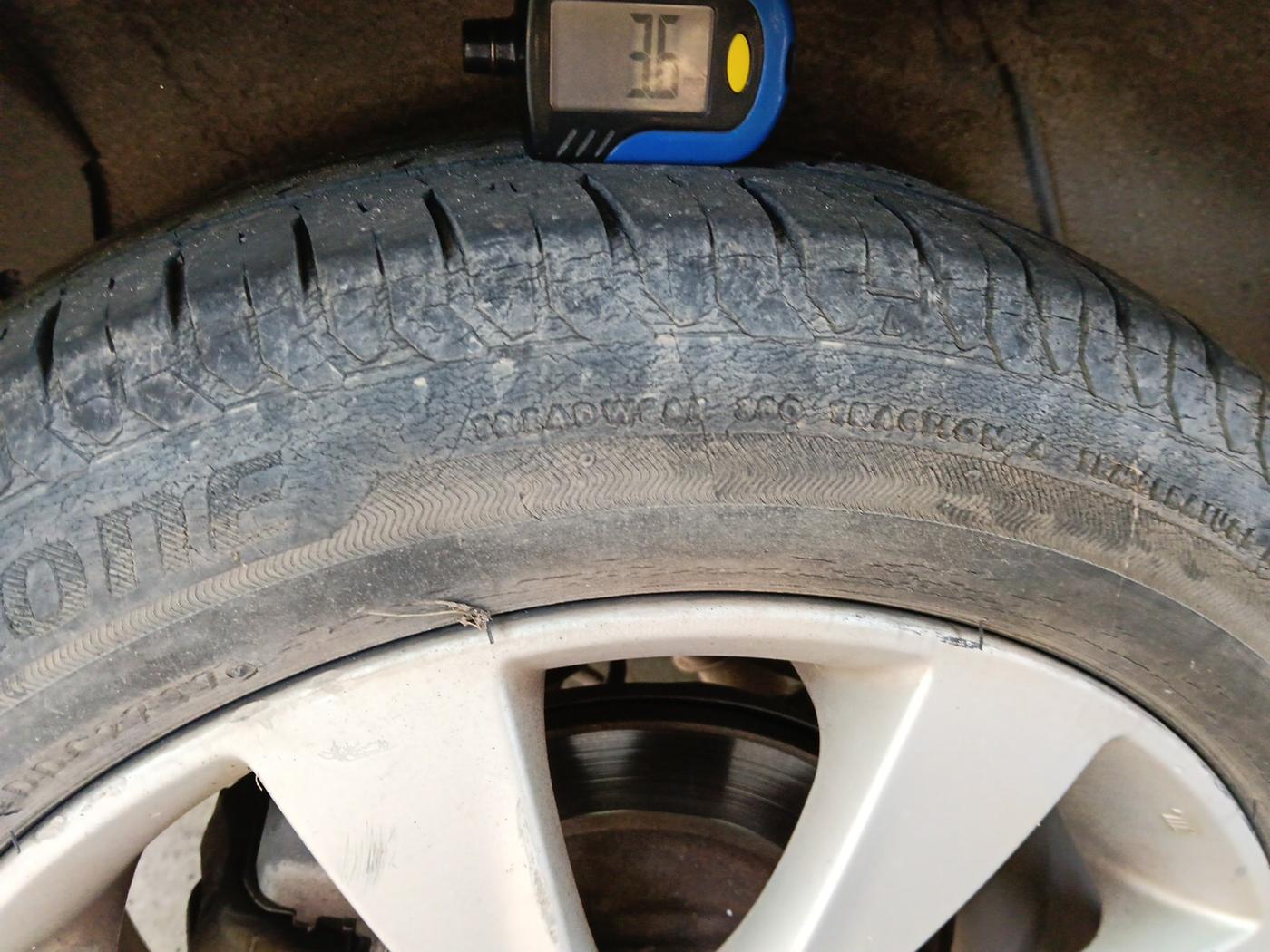 2011 Hyundai Verna FLUIDIC 1.6 CRDI SX, Diesel, Manual, 97,742 km, tyre