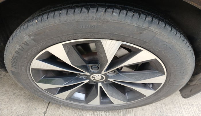 2021 Skoda Superb L&K 2.0 TSI AT, Petrol, Automatic, 70,224 km, tyre