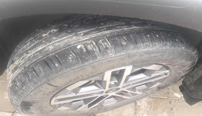 2023 Hyundai VENUE SX 1.5 CRDI, Diesel, Manual, 5,335 km, tyre