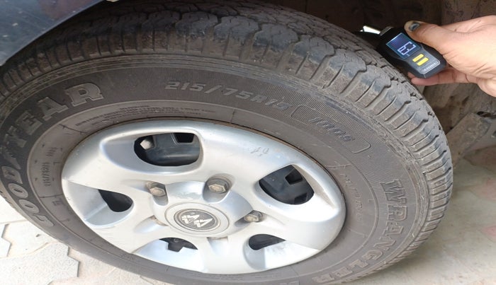2011 Mahindra Xylo E8 ABS, Diesel, Manual, 2,61,270 km, tyre