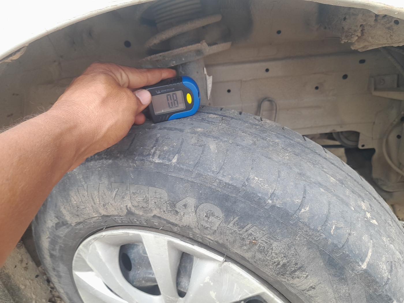 2014 Maruti Swift Dzire VXI, Petrol, Manual, 1,56,599 km, tyre