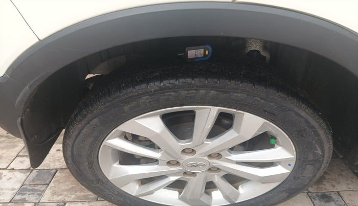 2019 Mahindra XUV300 W8 1.5 DIESEL, Diesel, Manual, 1,48,437 km, tyre