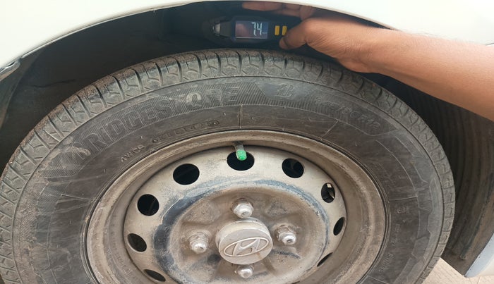 2016 Hyundai Eon ERA +, Petrol, Manual, 76,982 km, tyre
