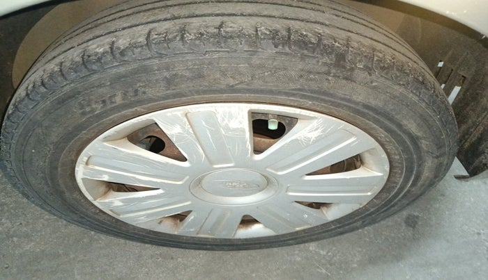 2012 Ford Figo ZXI 1.2 PETROL, Petrol, Manual, 1,25,507 km, tyre