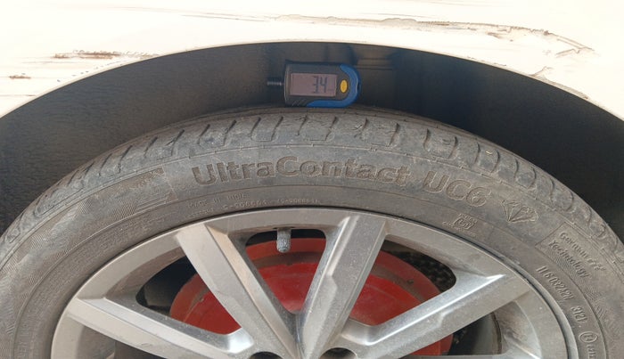 2011 Volkswagen Vento HIGHLINE DIESEL 1.6, Diesel, Manual, 1,78,109 km, tyre