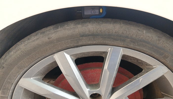 2011 Volkswagen Vento HIGHLINE DIESEL 1.6, Diesel, Manual, 1,78,109 km, tyre