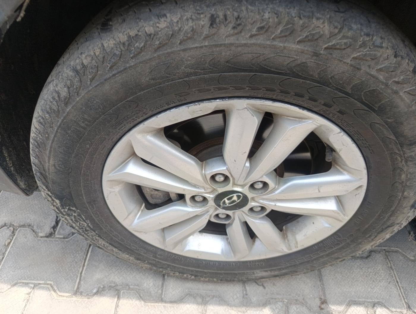 2016 Hyundai Creta SX 1.6 DIESEL, Diesel, Manual, 1,66,301 km, tyre