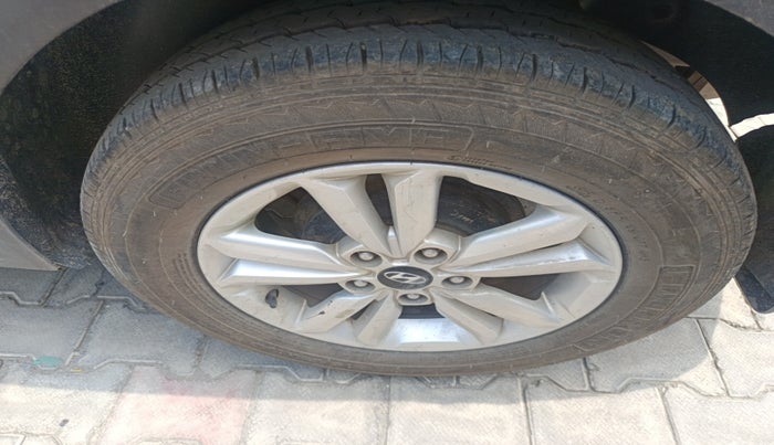 2016 Hyundai Creta SX 1.6 DIESEL, Diesel, Manual, 1,66,301 km, tyre