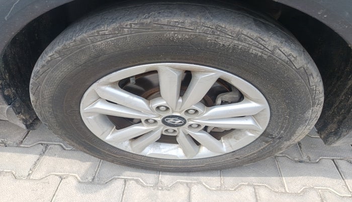 2016 Hyundai Creta SX 1.6 DIESEL, Diesel, Manual, 1,66,301 km, tyre