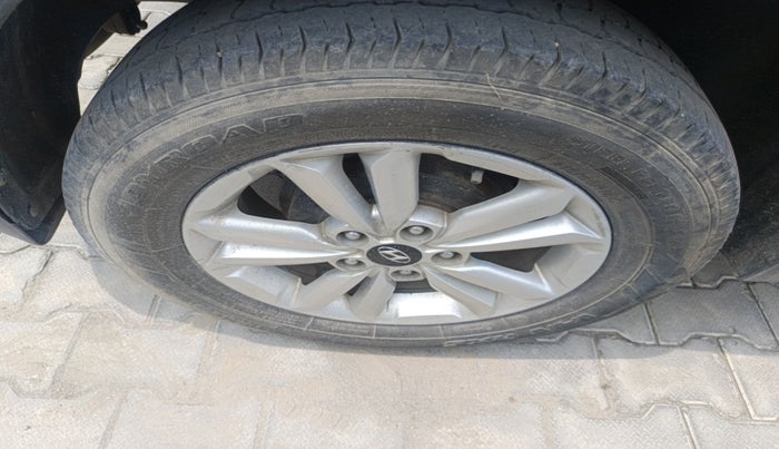 2016 Hyundai Creta SX 1.6 DIESEL, Diesel, Manual, 1,66,301 km, tyre