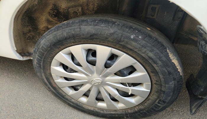 2011 Toyota Etios G, Petrol, Manual, 1,37,281 km, tyre