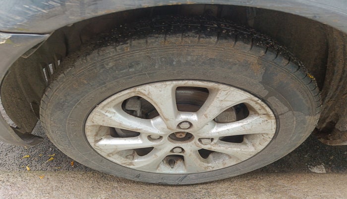 2012 Ford Fiesta Classic LXI 1.4 DIESEL, Diesel, Manual, 1,85,800 km, tyre