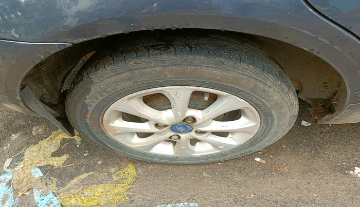 2012 Ford Fiesta Classic LXI 1.4 DIESEL, Diesel, Manual, 1,85,800 km, tyre