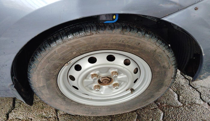 2012 Hyundai Eon ERA, Petrol, Manual, 1,01,750 km, tyre