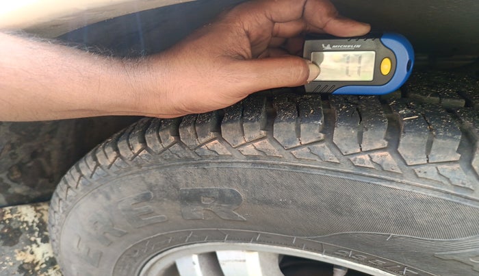 2014 Mahindra Scorpio VLX 2WD, Diesel, Manual, 1,72,346 km, tyre