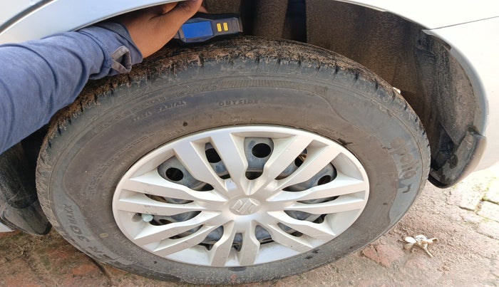 2023 Maruti Dzire VXI CNG, Petrol, Manual, 31,725 km, tyre