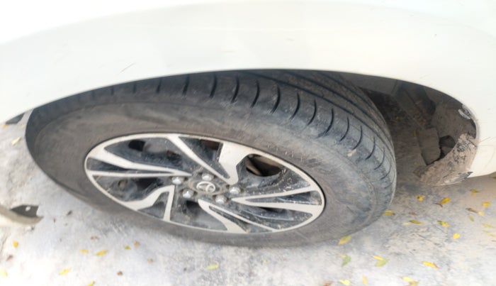 2019 Toyota Innova Crysta 2.4 VX 8 STR, Diesel, Manual, 1,25,869 km, tyre
