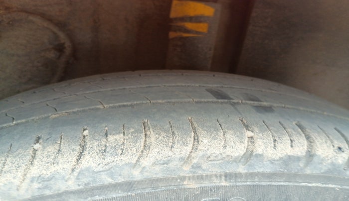 2022 Tata ALTROZ XM PLUS PETROL, Petrol, Manual, 70,941 km, tyre