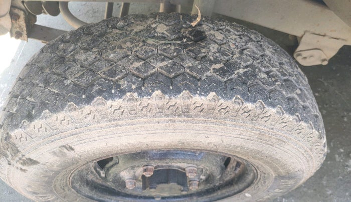 2010 Mahindra Bolero DI BS-III, Diesel, Manual, 1,13,075 km, tyre