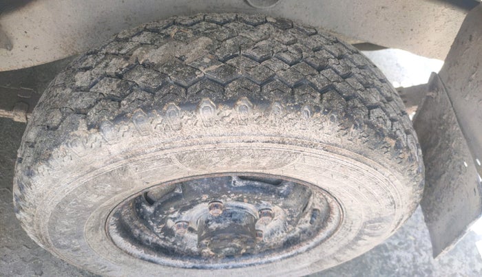 2010 Mahindra Bolero DI BS-III, Diesel, Manual, 1,13,075 km, tyre