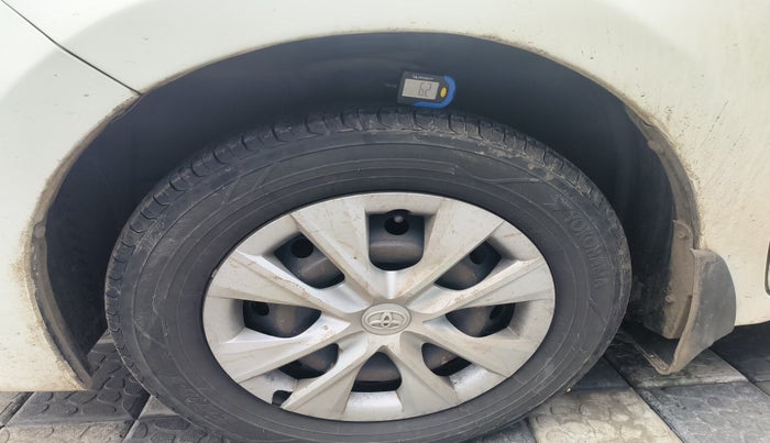 2015 Toyota Corolla Altis G DIESEL, Diesel, Manual, 2,68,911 km, tyre