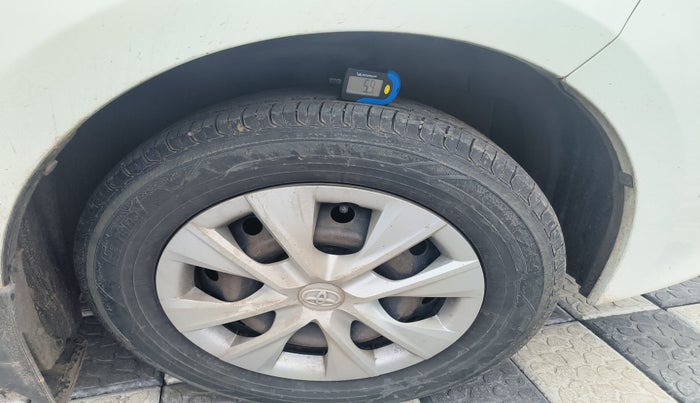 2015 Toyota Corolla Altis G DIESEL, Diesel, Manual, 2,68,911 km, tyre