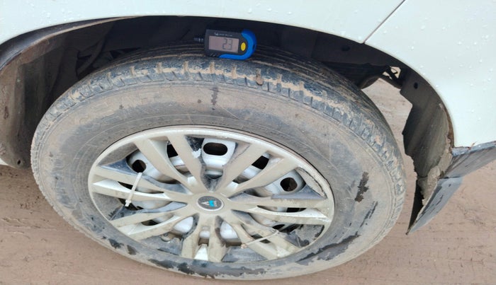 2018 Mahindra Kuv100 K2 TRIP CNG, Petrol, Manual, 97,217 km, tyre