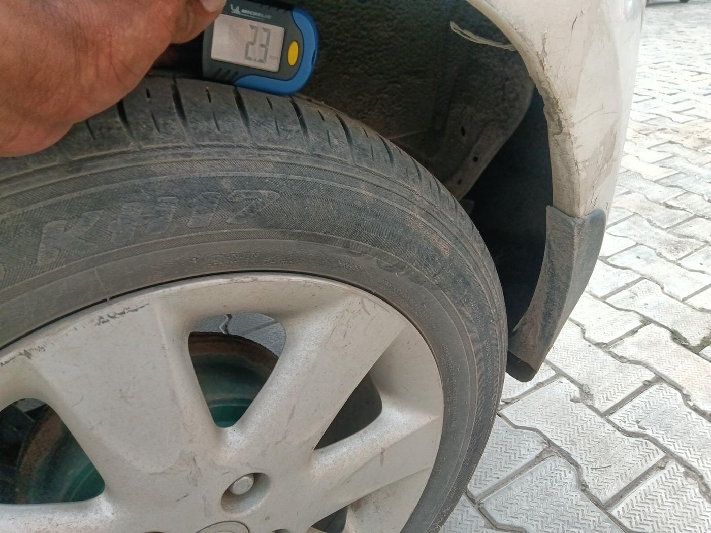 2012 Nissan Micra XV DIESEL, Diesel, Manual, 1,52,052 km, tyre