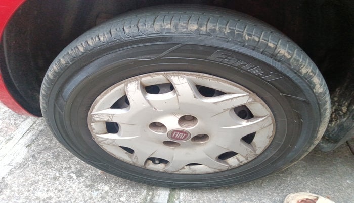 2011 Fiat Grand Punto ACTIVE 1.3, Diesel, Manual, 1,81,729 km, tyre