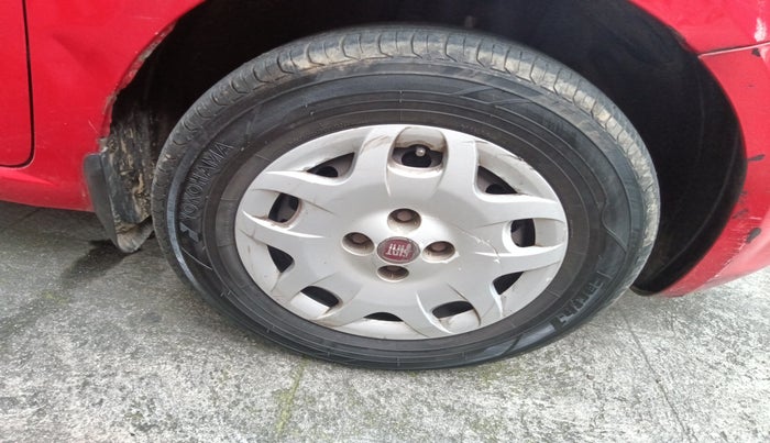 2011 Fiat Grand Punto ACTIVE 1.3, Diesel, Manual, 1,81,729 km, tyre