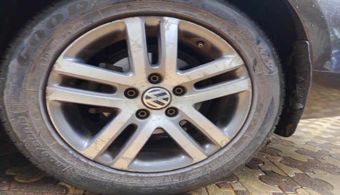 2011 Volkswagen Jetta HIGHLINE TDI AT, Diesel, Automatic, 1,08,444 km, tyre