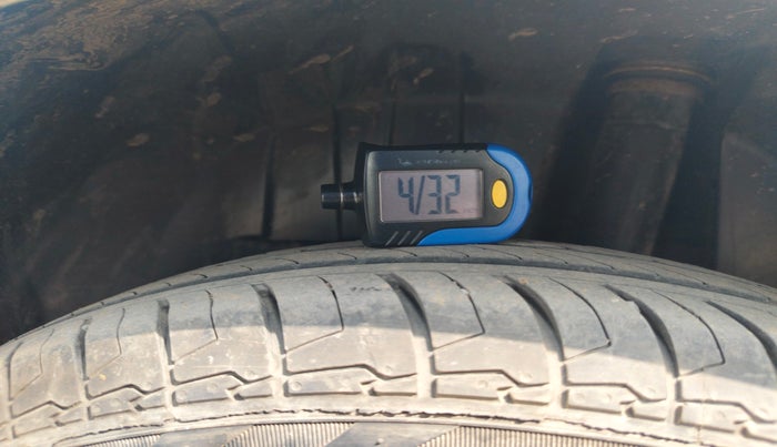 2018 Maruti Dzire VXI AMT, Petrol, Automatic, 80,966 km, tyre