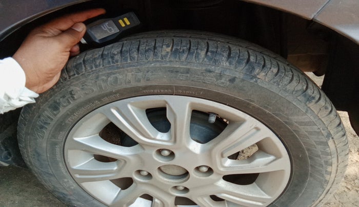 2017 Tata Tiago XZA PETROL, Petrol, Automatic, 78,154 km, tyre