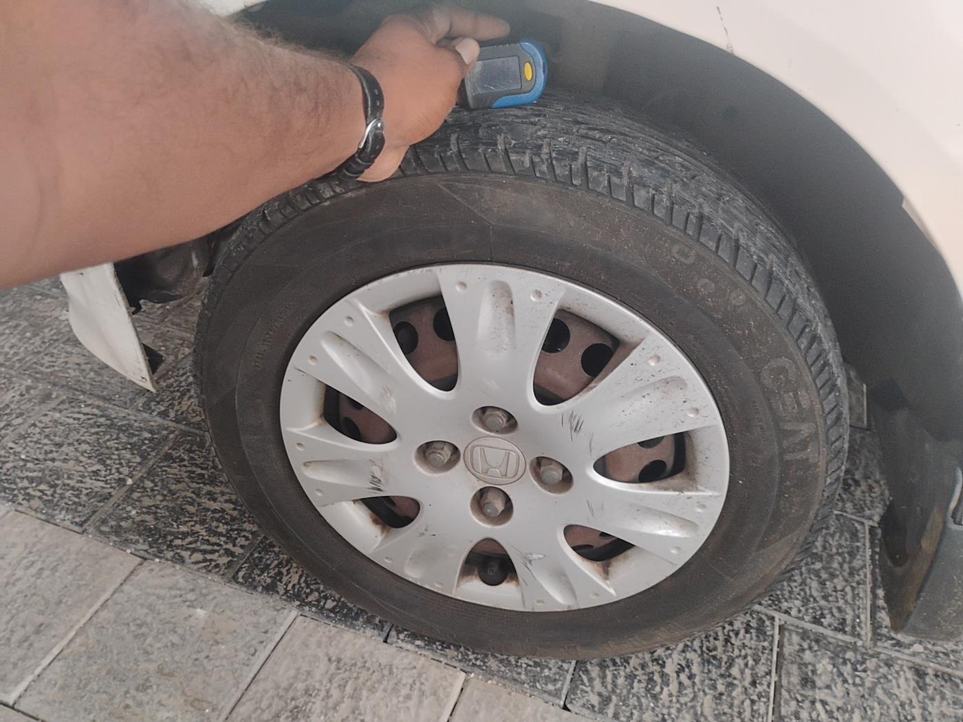2014 Honda Amaze 1.2L I-VTEC SX, Petrol, Manual, 65,490 km, tyre
