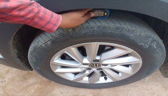 2024 Volkswagen TAIGUN Highline Plus 1.0 TSI MT, Petrol, Manual, 17,270 km, tyre