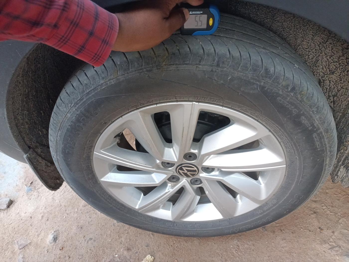 2024 Volkswagen TAIGUN Highline Plus 1.0 TSI MT, Petrol, Manual, 17,270 km, tyre