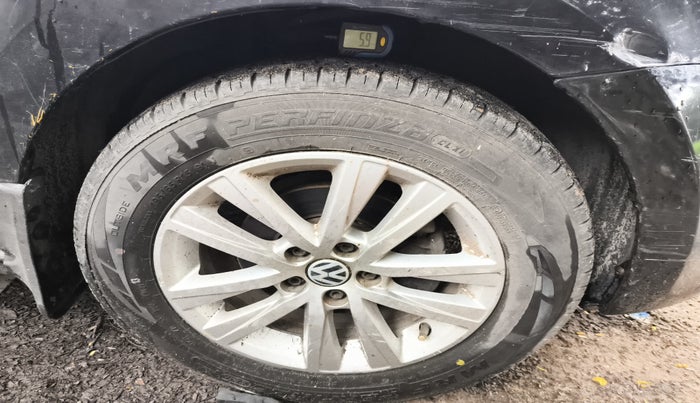 2014 Volkswagen Polo HIGHLINE1.2L, Petrol, Manual, 86,702 km, tyre