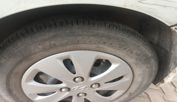 2010 Hyundai i10 MAGNA 1.2, Petrol, Manual, 1,21,669 km, tyre