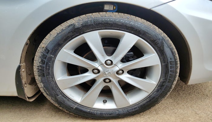 2012 Hyundai Verna FLUIDIC 1.6 CRDI SX, Diesel, Manual, 1,28,051 km, tyre