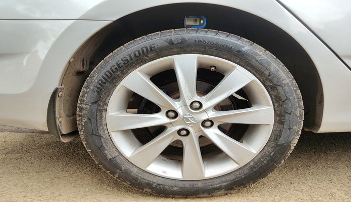 2012 Hyundai Verna FLUIDIC 1.6 CRDI SX, Diesel, Manual, 1,28,051 km, tyre