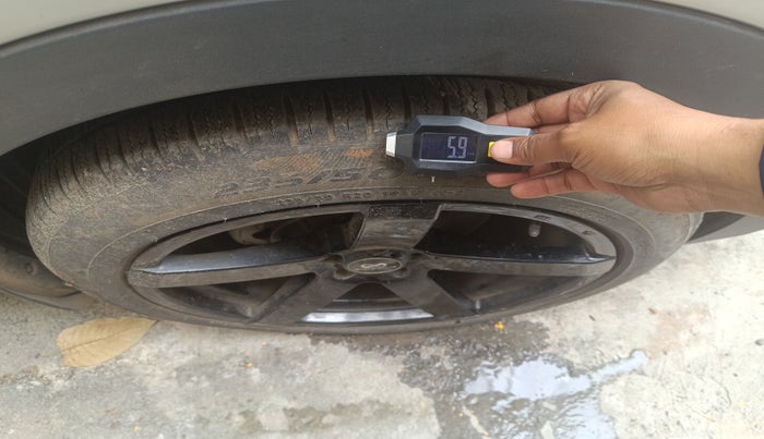 2015 Hyundai Santa Fe 2 WD AT, Diesel, Automatic, 74,768 km, tyre