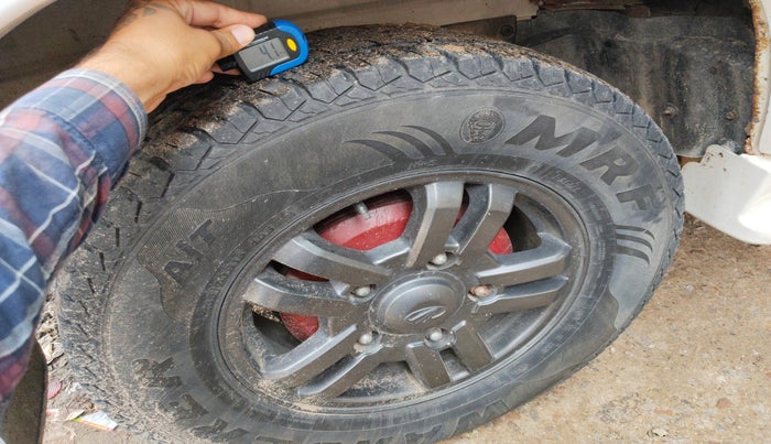 2014 Mahindra Scorpio VLX 2WD, Diesel, Manual, 1,15,736 km, tyre