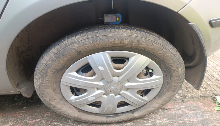 2012 Skoda Fabia ACTIVE PLUS 1.2 MPI, Petrol, Manual, 1,02,872 km, tyre