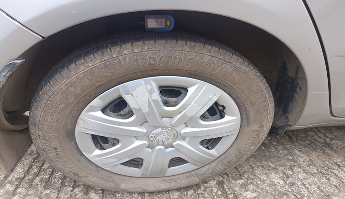 2012 Skoda Fabia ACTIVE PLUS 1.2 MPI, Petrol, Manual, 1,02,872 km, tyre