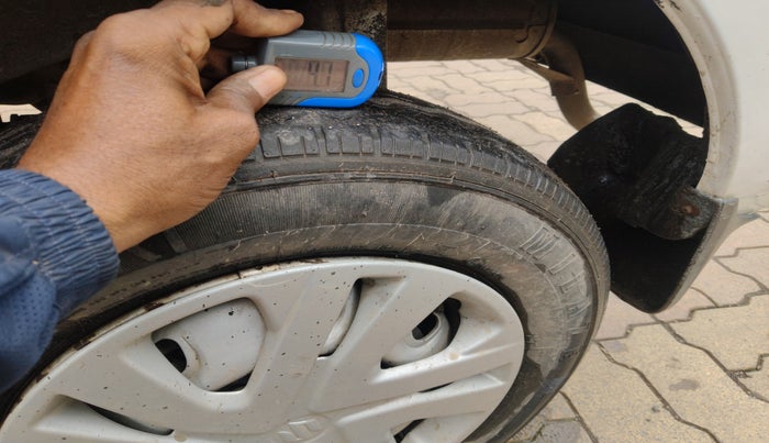 2022 Maruti Eeco 5 STR AC CNG (O), Petrol, Manual, 42,789 km, tyre
