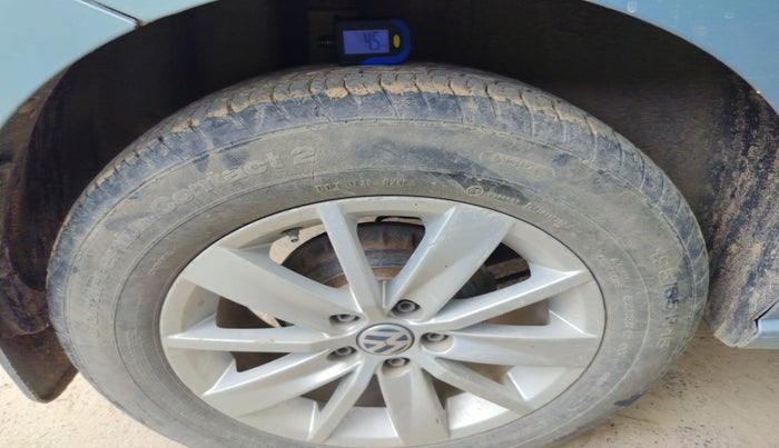 2012 Volkswagen Polo COMFORTLINE 1.2L, Diesel, Manual, 91,979 km, tyre