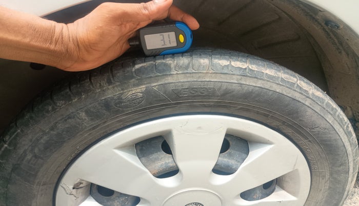 2013 Maruti Wagon R 1.0 LXI, Petrol, Manual, 88,000 km, tyre