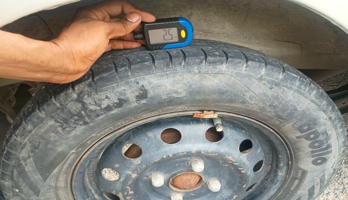 2013 Maruti Wagon R 1.0 LXI, Petrol, Manual, 88,000 km, tyre