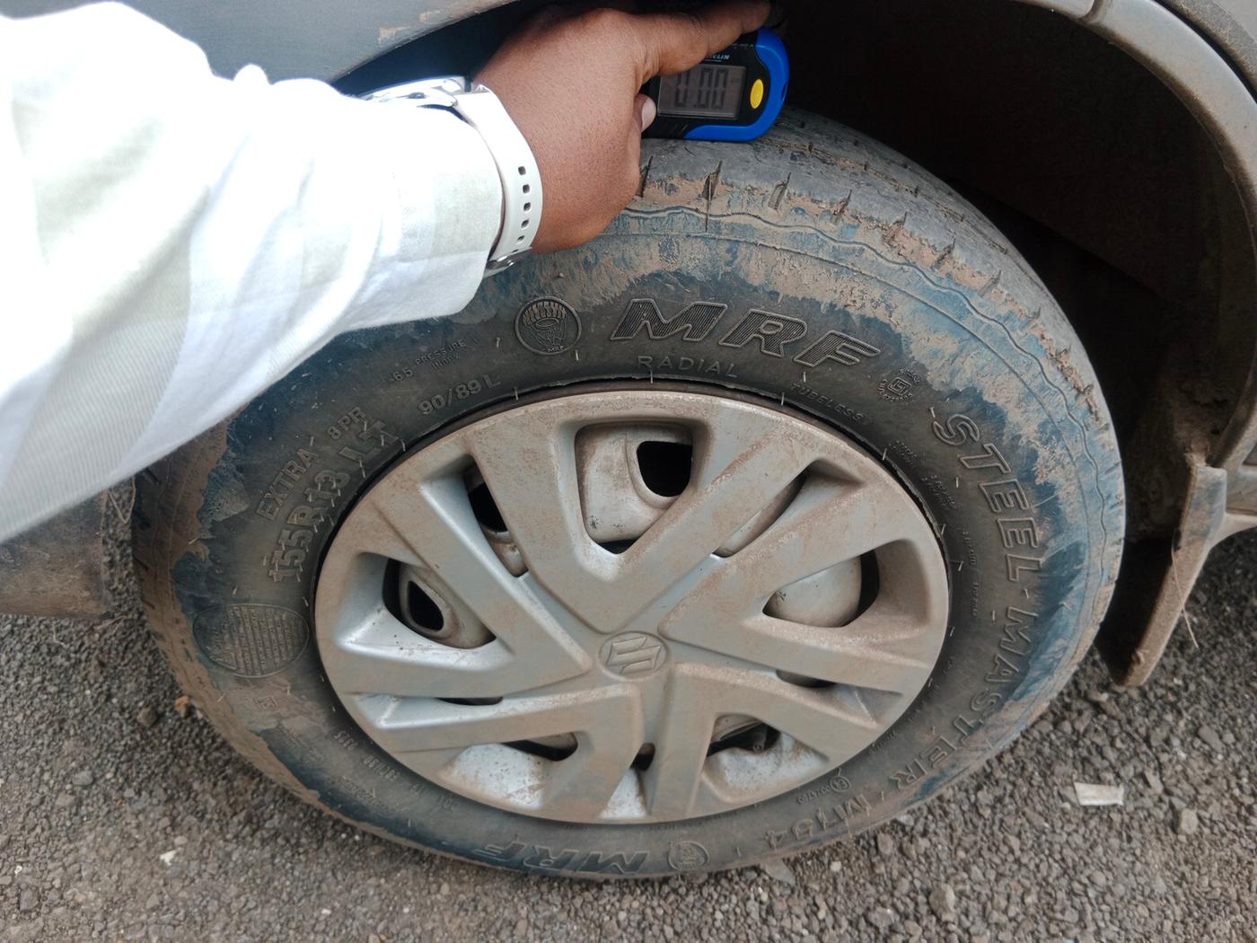 2012 Maruti Eeco 5 STR WITH A/C+HTR CNG, Petrol, Manual, 1,71,422 km, tyre