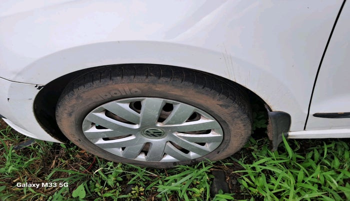 2014 Volkswagen Vento COMFORTLINE 1.6, Petrol, Manual, 2,77,771 km, tyre